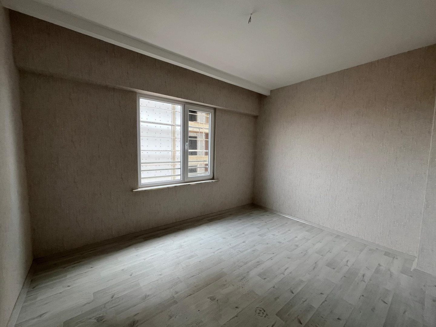 KOSOVA DA SIFIR BALKON TEZGAHLI 3+1 DAİRE